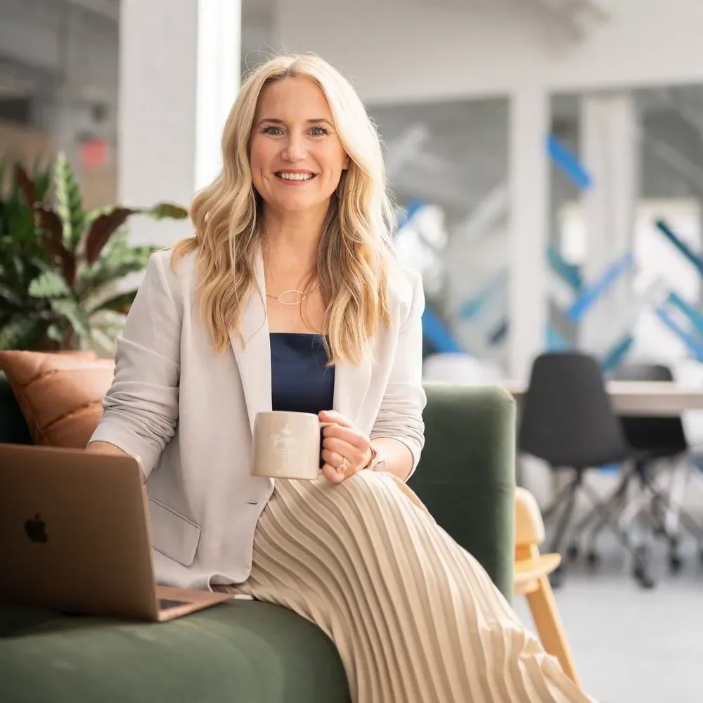 Photo of the founder of Ginger Desk, Dr. Julie Durnan